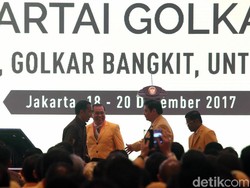 Akbar Tandjung Setuju Perubahan Kepengurusan, tapi Ada Syaratnya