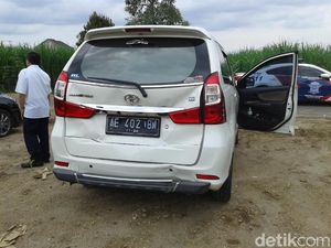Tujuh Mobil Pengiring Menteri Hanif Alami Kecelakaan di Ponorogo Tujuh Mobil Pengiring Menteri Hanif Alami Kecelakaan di Ponorogo