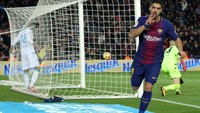 Luis Suarez merayakan gol. Dalam pertandingan ini, dia dua kali membobol gawang lawan. Gol itu dicetak di menit ke-29 dan 47. ReutersAlbert Gea.