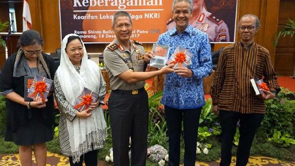 Kapolda Jateng Luncurkan Buku