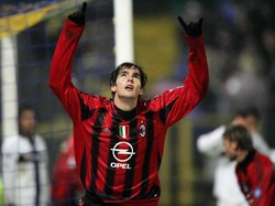 Kaka melewati dua periode di Milan. Setelah memperkuat Milan pada 2003-2009, ia kemudian kembali pada musim 2013/2014. Kaka total tampil 307 kali bersama Milan dan memenangi Scudetto, Liga Champions, Piala Super Italia, Piala Super Eropa, dan Piala Dunia Antarklub. Foto: New Press/Getty Images