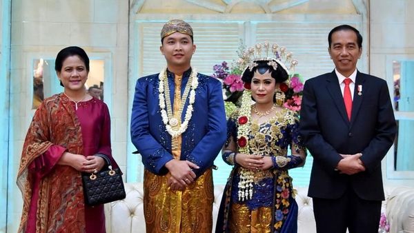 Potret Jokowi-Iriana Kondangan ke Pernikahan Pengawalnya