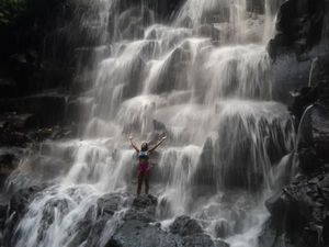 Daya Tarik Kanto Lampo Waterfall, Harga Tiket, Jam Buka, dan Lokasinya