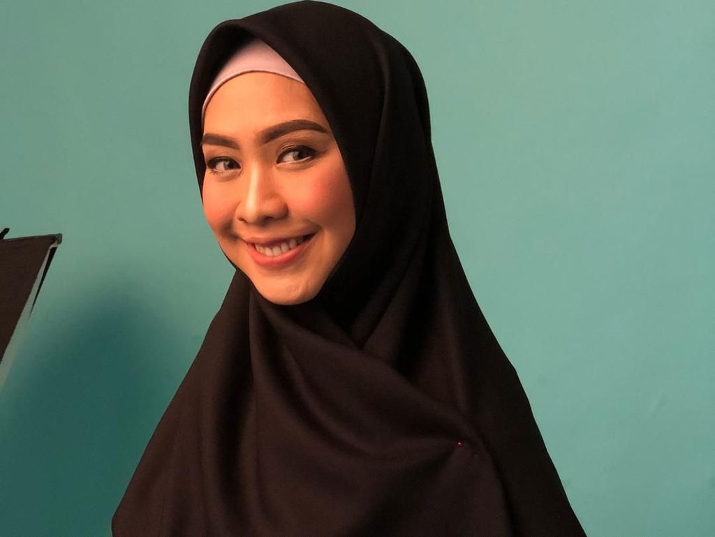Foto: 10 Gaya Selebriti hingga Desainer Hijab yang Ikut Bela Palestina Foto: 10 Gaya Selebriti hingga Desainer Hijab yang Ikut Bela Palestina