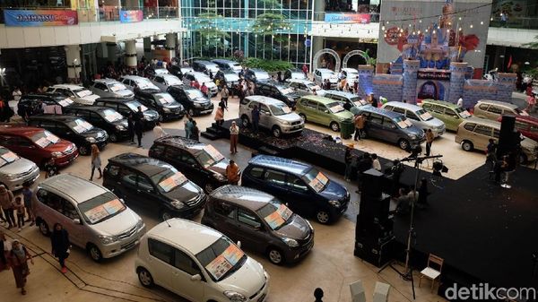 Mobil-mobil Ini Kilometernya Hampir Samai Jarak Bumi ke Bulan