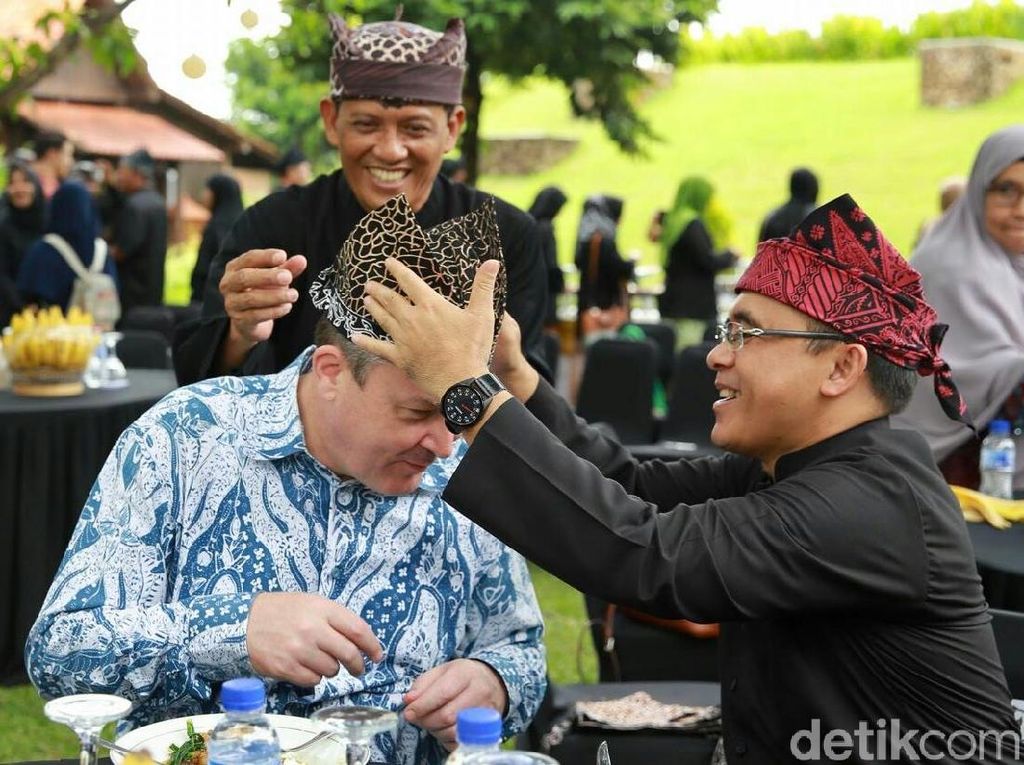 Undang Konjen Australia, Bupati Anas Incar Turis Negeri Kanguru Undang Konjen Australia, Bupati Anas Incar Turis Negeri Kanguru