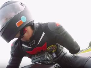 Hanya Punya 1 Tangan, Pria Ini Tetap Semangat Ikut Balapan