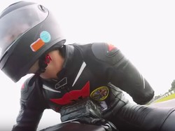 Hanya Punya 1 Tangan, Pria Ini Tetap Semangat Ikut Balapan