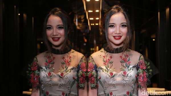 Pesona Chacha Frederica dan Kembarannya