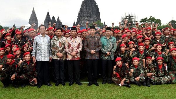 Potret Jokowi dan Sultan di Apel Kokam-Banser