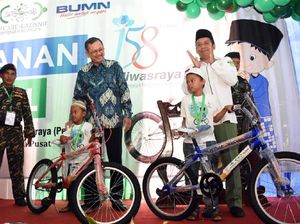 Keceriaan Ratusan Anak-anak Ikuti Sunatan Massal