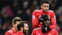 Sama seperti City, Manchester United juga membayar pemainnya senilai Rp 94,5 miliar setiap minggu. (Michael Regan/Getty Images)