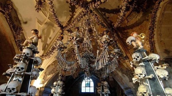 Foto: Aneka Gereja yang Punya Nisan dan Tengkorak