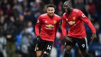 Sikap dan ekspresi yang berbeda 180 derajat ditunjukkan Lukaku saat Jesse Lingard mencetak gol. Dia begitu semringah saat ikut merayakannya. (Foto: Michael Regan/Getty Images)