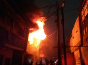 Rumah Terbakar di Tambora Jakbar, 16 Mobil Damkar Dikerahkan