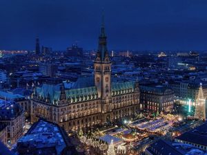 10 Kota Terbaik di Dunia Buat yang Suka Keluyuran Malam