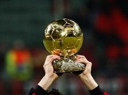 Itu merupakan pertama dan terakhir kalinya Kaka meraih Ballon dOr. Foto: AFP PHOTO / DAMIEN MEYER