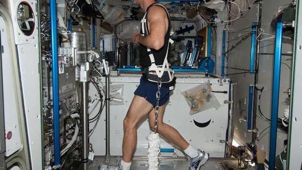 Mengintip Olahraganya Para Astronaut di Luar Angkasa