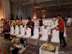 Presiden Jokowi Minta Sofa VVIP Munaslub Golkar Diganti Kursi Peserta