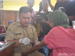 Dinkes Cirebon Tes Darah Pekerja Gudang Limbah Medis