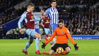 Mathew Ryan, kiper (Brighton). Ryan mengatisipasi seluruh enam tembakan Burnley untuk membuat Brighton menuai hasil imbang tanpa gol. (Foto: Hannah McKay/Reuters)