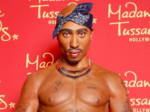 Mobil BMW yang Jadi Saksi Bisu Kematian Tupac Shakur Dijual Mobil BMW yang Jadi Saksi Bisu Kematian Tupac Shakur Dijual