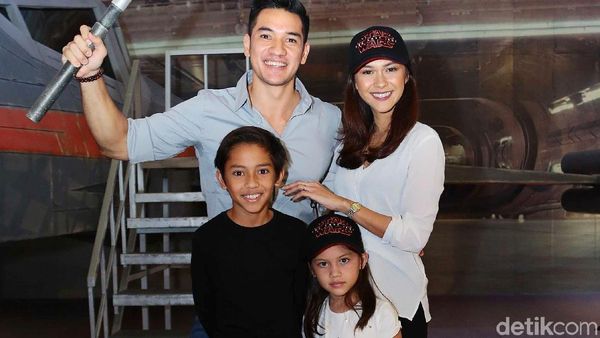 Tawa Bahagia Keluarga Nana Mirdad