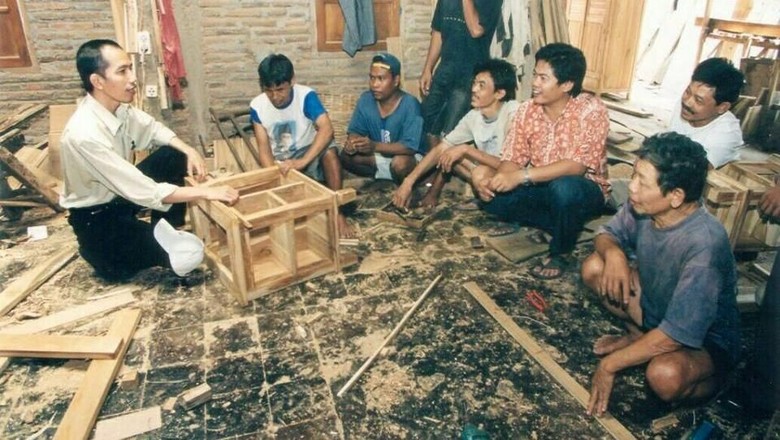 Ini Lho Foto Jokowi Muda Saat Jadi Pengusaha Mebel