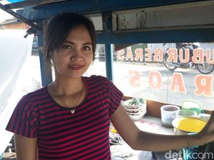 Foto: Ini Teh Tati, Penjual Bubur Cantik di Majalaya yang Viral Foto: Ini Teh Tati, Penjual Bubur Cantik di Majalaya yang Viral