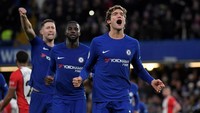 Marcos Alonso, bek kiri (Chelsea). Marcos Alonso mencetak gol tunggal kemenangan Chelsea dengan skor 1-0 atas Southampton. (Foto: Toby Melville/Reuters)