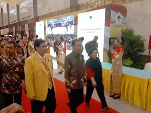 Jokowi Terima Surat Penegasan Dukungan Pencapresan dari Golkar Jokowi Terima Surat Penegasan Dukungan Pencapresan dari Golkar