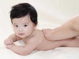 Penting Banget Disimak Bunda yang Hendak Pijat Bayinya