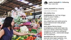 10 Artis Indonesia yang Nggak Gengsi Naik Bajaj Hingga Makan di Kaki Lima