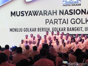 Mitos Sekjen Golkar Harus Militer