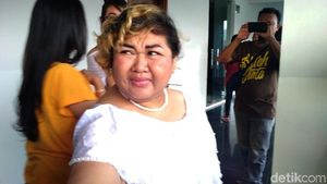 Tangis Pretty Asmara Usai Sidang