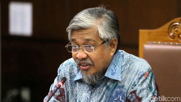 Nur Alam Jalani Sidang Kasus Korupsi Penerbitan Izin