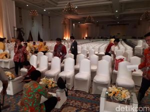 Bukan Sofa VVIP, Ini Kursi Pilihan Jokowi untuk Munaslub Golkar