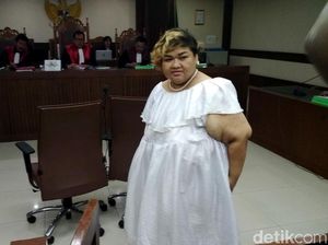 Dua Bulan di Rutan Pondok Bambu, Pretty Asmara Bikin Kerajinan Tangan Dua Bulan di Rutan Pondok Bambu, Pretty Asmara Bikin Kerajinan Tangan