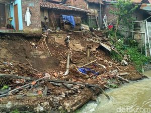 Dua Rumah Warga Rusak Tergerus Banjir di Purworejo
