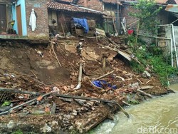 Dua Rumah Warga Rusak Tergerus Banjir di Purworejo