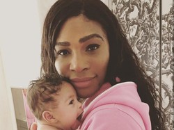 Serena Williams Pertamakalinya Berpose Gendong Bayinya untuk Sampul Vogue