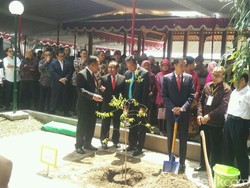 Momen Ketika Jokowi Menyapa Teman Kuliahnya di UGM yang Paling Nakal