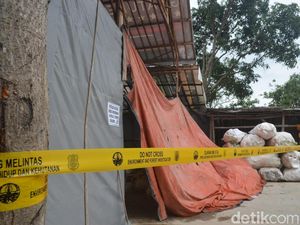 Oknum TNI Pemilik Gudang Limbah Medis di Cirebon Jadi Tersangka Oknum TNI Pemilik Gudang Limbah Medis di Cirebon Jadi Tersangka