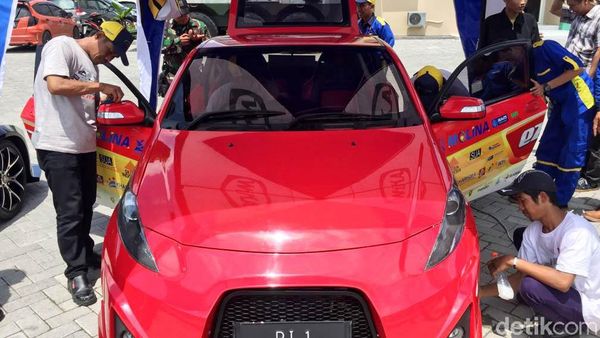 Foto: Mobil Listrik Karya Mahasiswa ITS yang akan Dijajal Jokowi