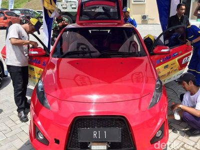 Foto: Mobil Listrik Karya Mahasiswa ITS yang akan Dijajal Jokowi