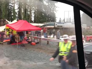 77 Orang Dibawa ke RS dalam Insiden Kereta Jatuh dari Jembatan