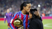 Dari Brasil selanjutnya ada Ronaldinho. Dia meraih Ballon dOr (2005) dan Liga Champions (2005/2006) bersama Barcelona, dia juga menjuarai Piala Dunia 2002. (Denis Doyle/Getty Images)
