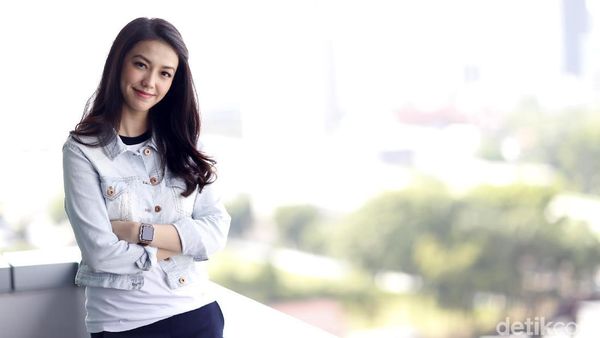 Senyum Manis Velove Vexia