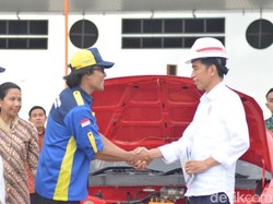 Jokowi: Mobil Listrik Tidak Akan Kita Diamkan