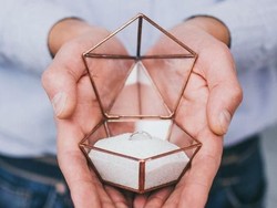 Wanita Ini Dihujat karena Pamer Cincin Tunangan di Facebook, Ada Apa?